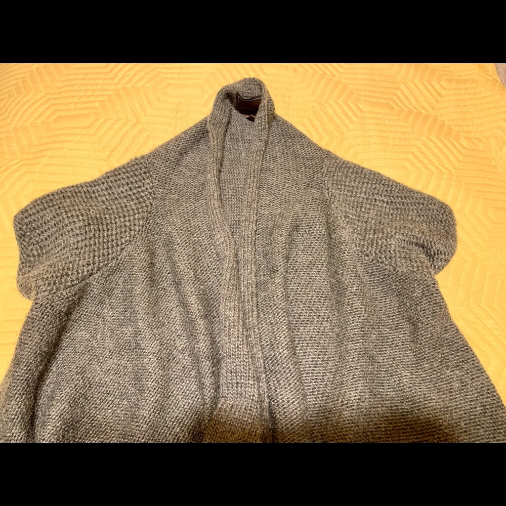 Sweater/Shrug - Picture 3 of 9